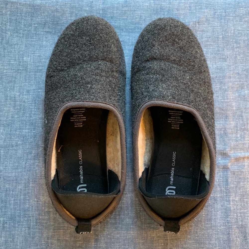 Mahabis classic Larvik slipper. Dark grey wool - no rubber sole included.